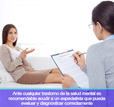 Especialista en Salud Mental Evaluando Paciente