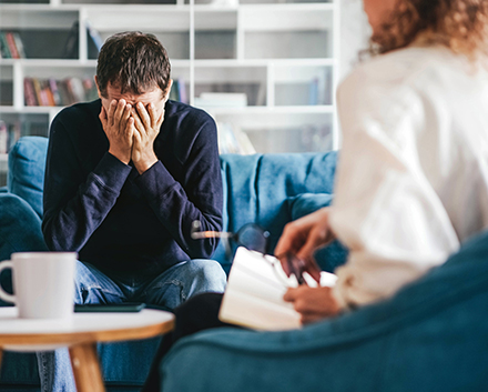 ¿Cuándo ir al Psicólogo para Gestionar tus Emociones? cuando-ir-al-psicologo-por-ansiedad-main